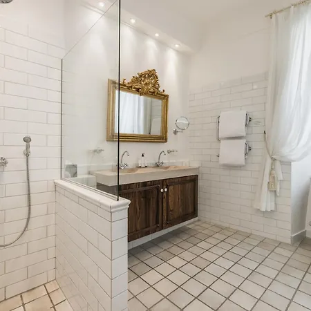 فندق Chateau Le Cagnard 4*