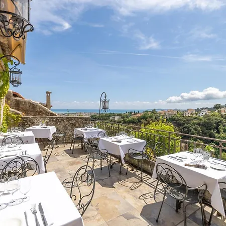 Chateau Le Cagnard فندق كانيو سور مير