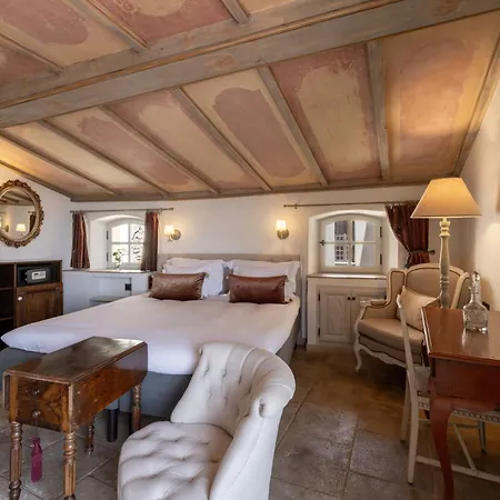 Chateau Le Cagnard 4* كانيو سور مير