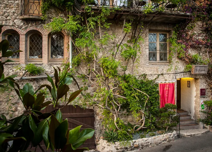 Chateau Le Cagnard فندق 4*