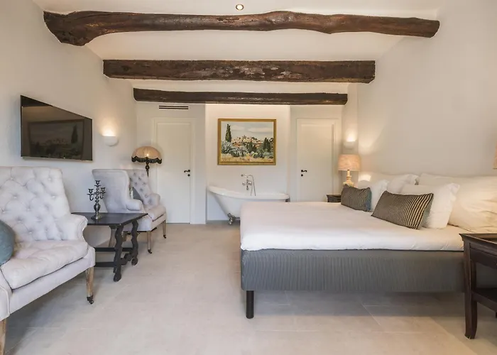 Chateau Le Cagnard 4*