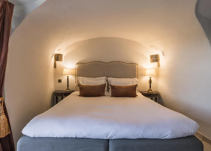 מלון Chateau Le Cagnard 4*