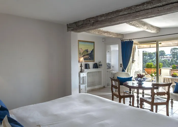 Chateau Le Cagnard 4* קאן סור מר