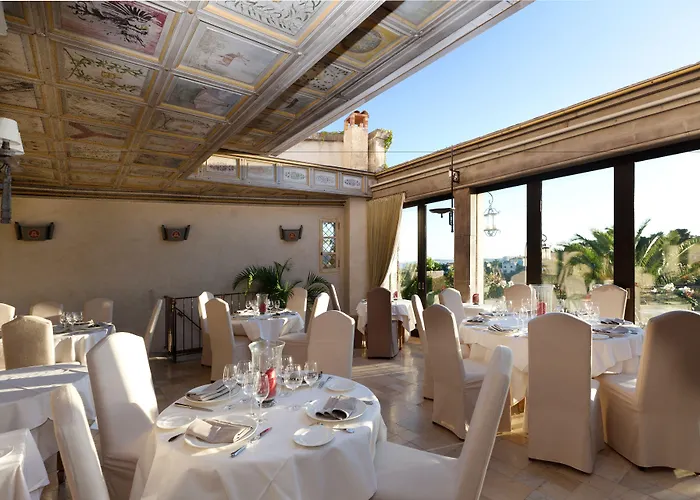 Chateau Le Cagnard מלון 4*