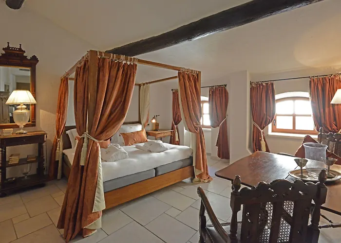 فندق Chateau Le Cagnard 4*