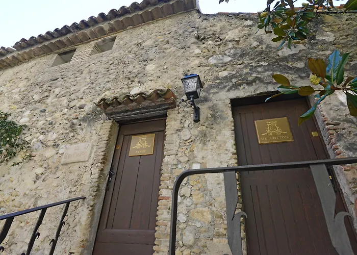 فندق Chateau Le Cagnard 4*