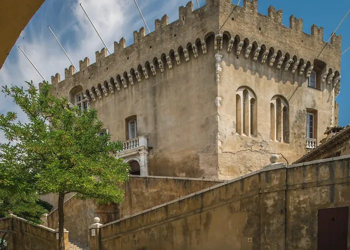 Chateau Le Cagnard فندق كانيو سور مير