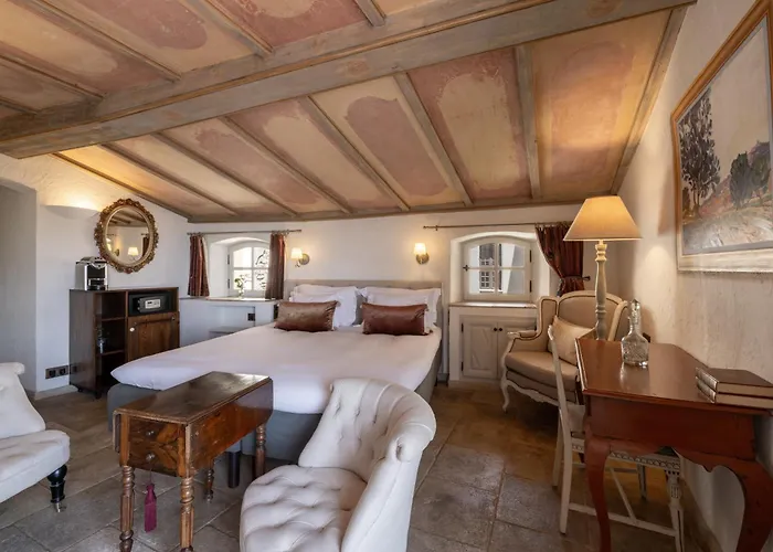 Chateau Le Cagnard 4* كانيو سور مير