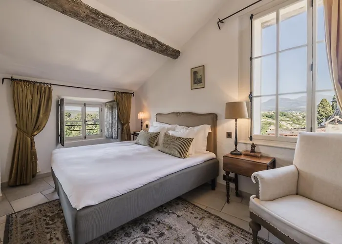 Chateau Le Cagnard מלון 4*