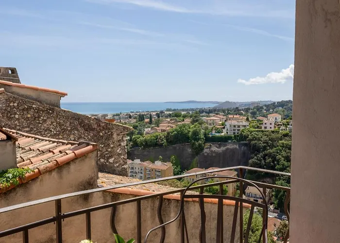Chateau Le Cagnard فندق