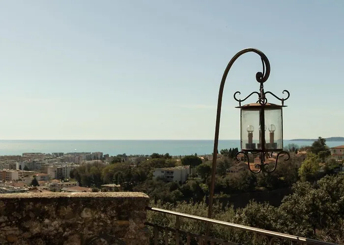 فندق Chateau Le Cagnard