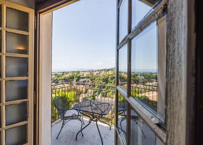 Chateau Le Cagnard מלון 4*