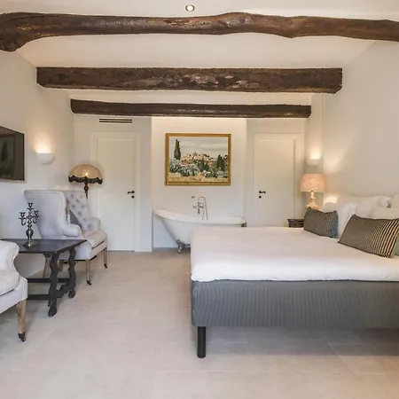 Chateau Le Cagnard 4*