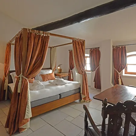 Hotel Chateau Le Cagnard 4*