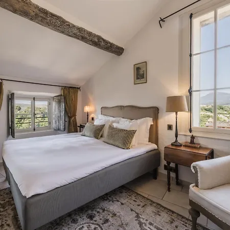 Chateau Le Cagnard فندق 4*