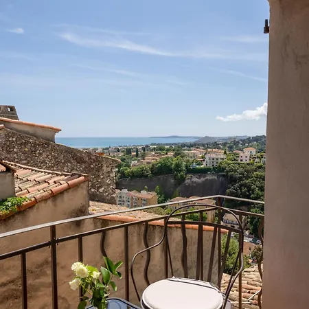 Chateau Le Cagnard Hotel