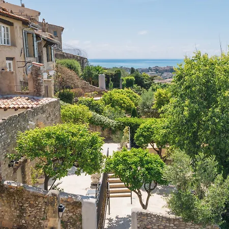 Chateau Le Cagnard Hotel 4*