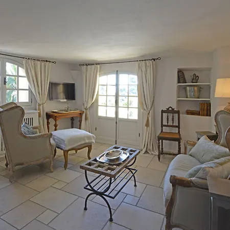 Chateau Le Cagnard Hotel 4*