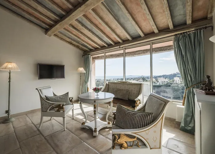 Chateau Le Cagnard 4* كانيو سور مير