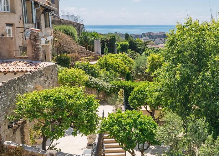 Chateau Le Cagnard 4*