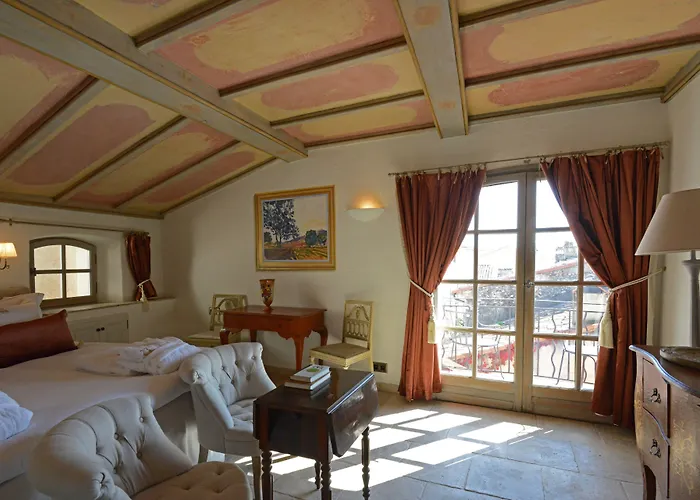 فندق Chateau Le Cagnard 4*
