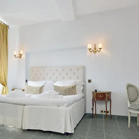 Château Le Cagnard Hotel 4*