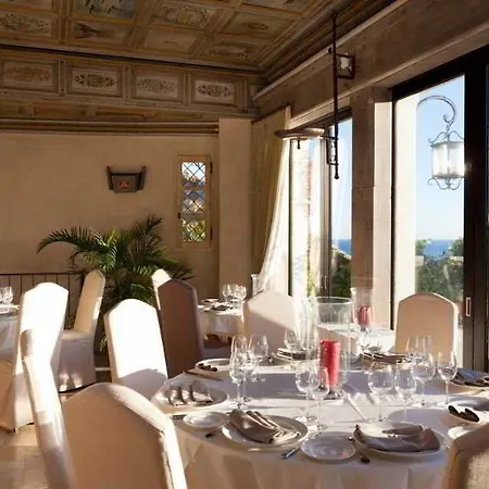 Château Le Cagnard Hotel 4*